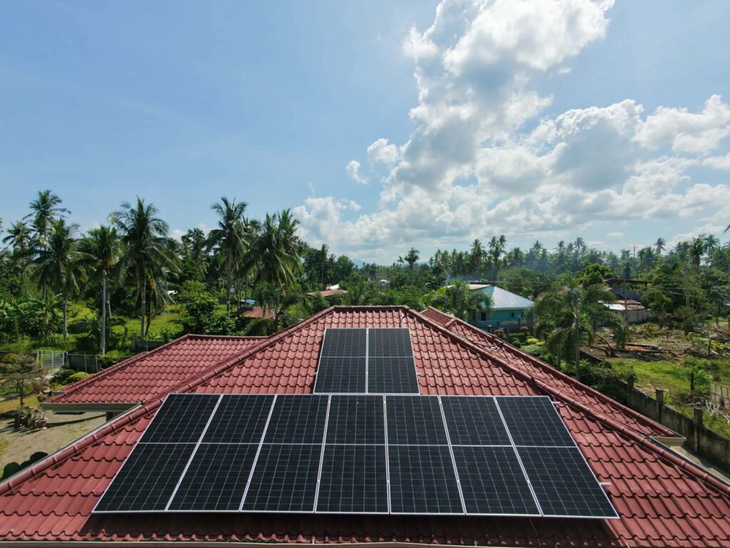 sunmaxsolarpanelsonroof